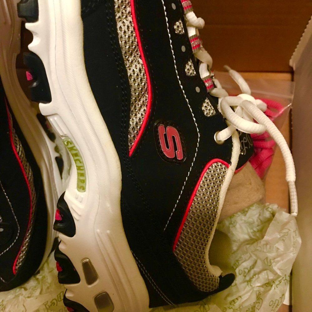 Skechers Women's Memory foam  Sneakers NWT